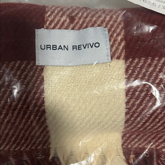 Urban Revivo RED AND CREAM CHECKERED
- FRINGE DETAIL scarf still in package - Picture 2 of 2